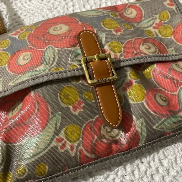 Fossil Crossbody - Picture 2 of 5